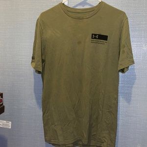 Medium underarmour tshirt